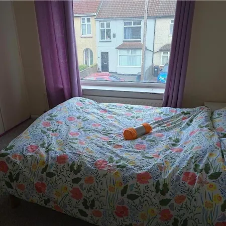 Casa vacanze 4 Bed House Sleeps 7 With Garden And Parking
