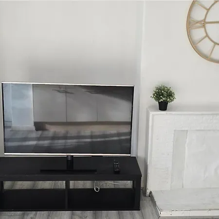 4 Bed House Sleeps 7 With Garden And Parking * Bristol