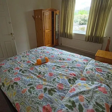 4 Bed House Sleeps 7 With Garden And Parking * Bristol